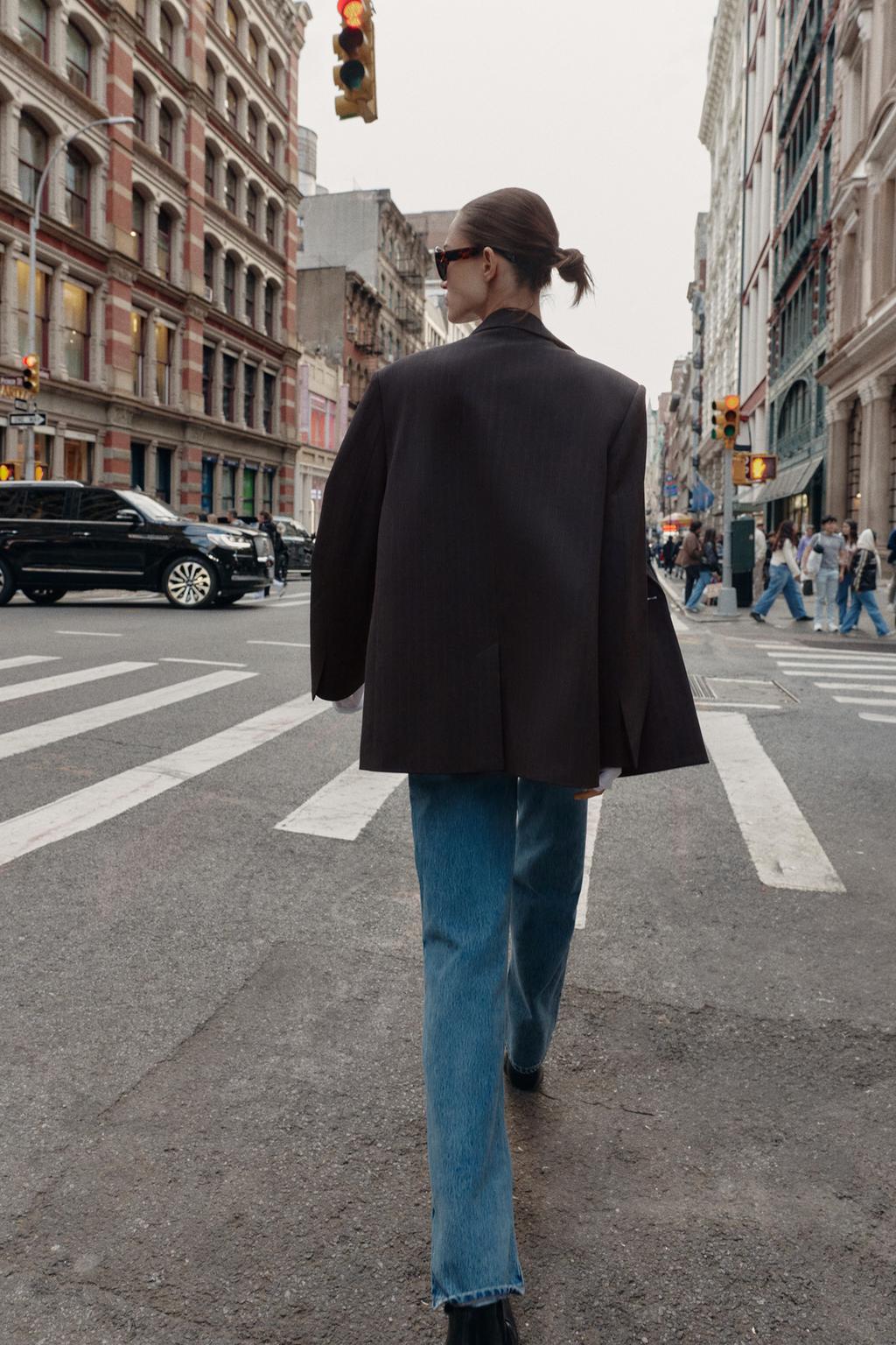 ДВУБОРТНЫЙ БЛЕЙЗЕР OVERSIZE В ТОНКУЮ ПОЛОСКУ