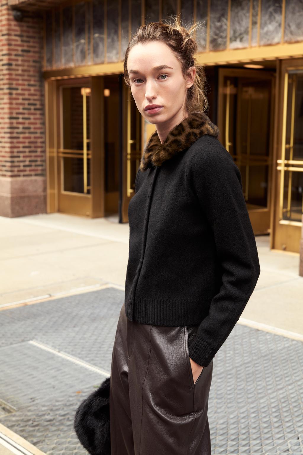 ВЯЗАНАЯ КУРТКА С ВОРОТНИКОМ ИЗ ИСКУССТВЕННОГО МЕХА