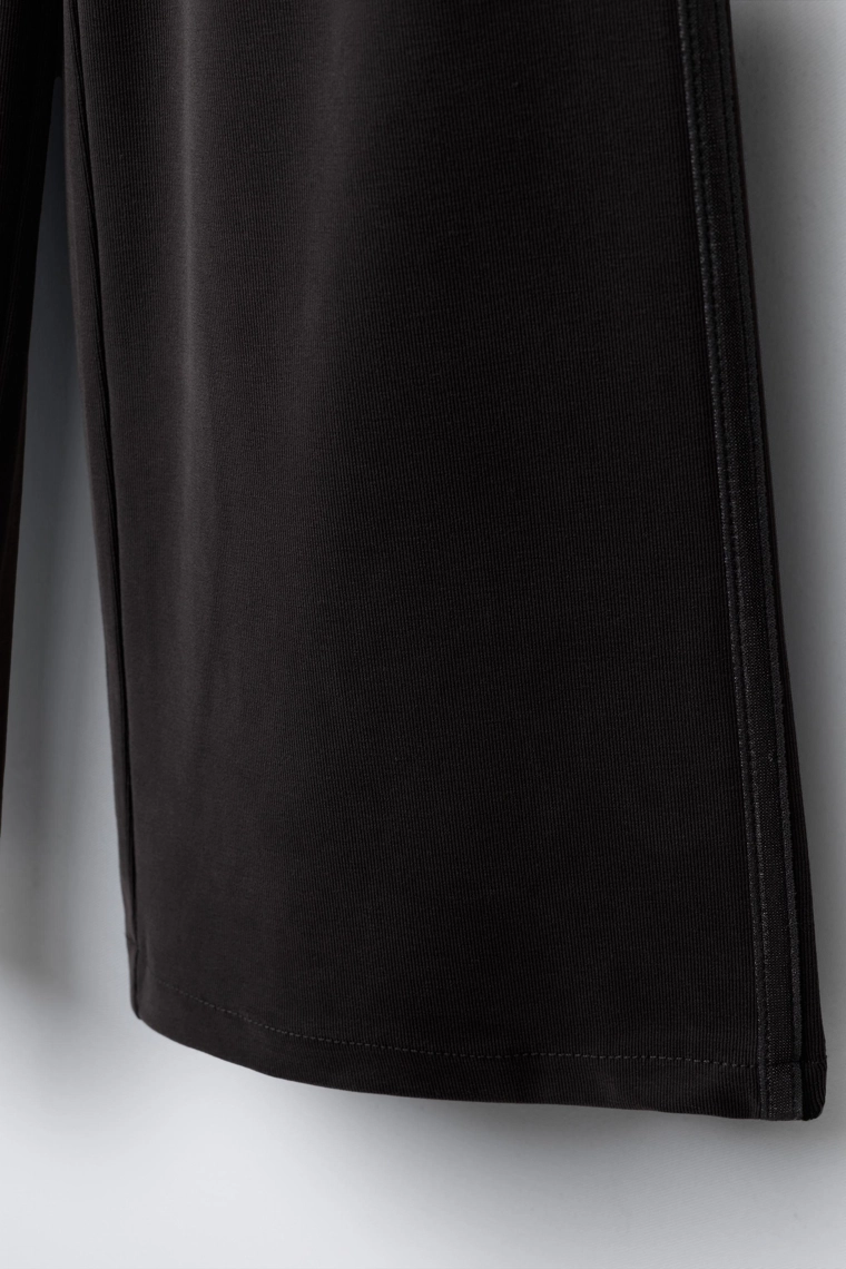 Широкие спортивные брюки