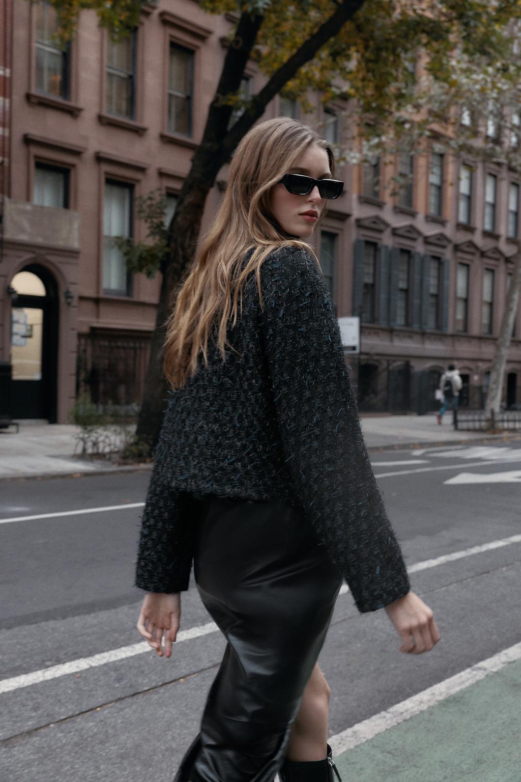 ДВУБОРТНЫЙ ЖАКЕТ ИЗ РЕЛЬЕФНОЙ ТКАНИ С МЕТАЛЛИЗИРОВАННОЙ НИТЬЮ