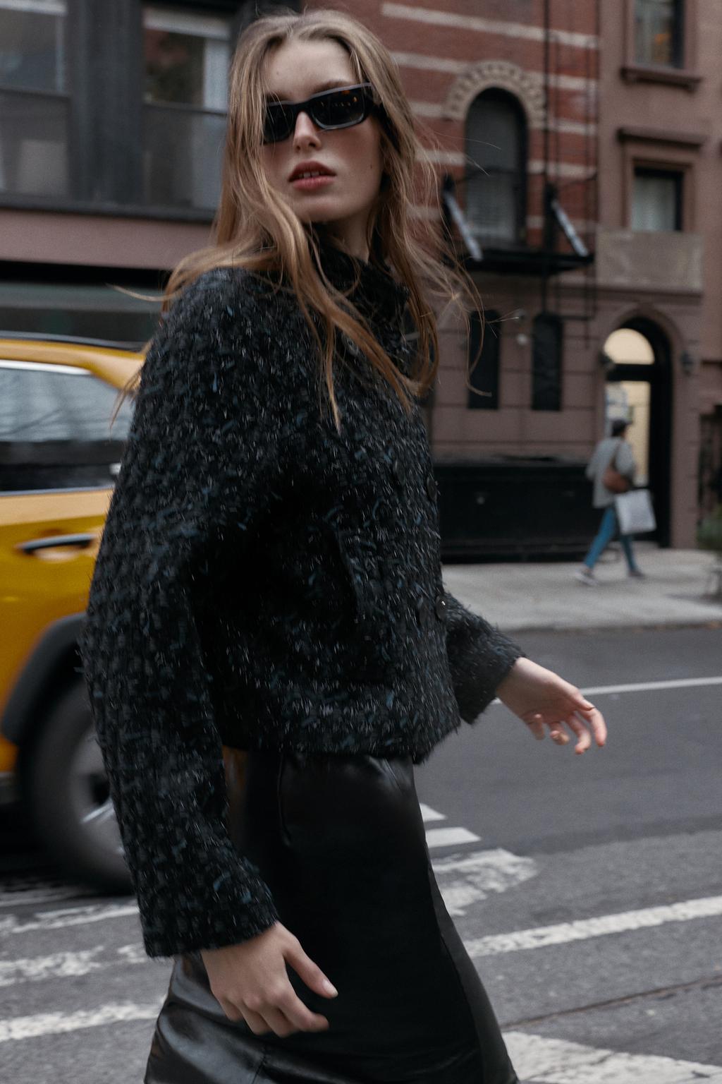 ДВУБОРТНЫЙ ЖАКЕТ ИЗ РЕЛЬЕФНОЙ ТКАНИ С МЕТАЛЛИЗИРОВАННОЙ НИТЬЮ