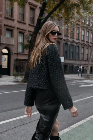 Двубортный жакет из рельефной ткани с металлизированной нитью- Заказать в России