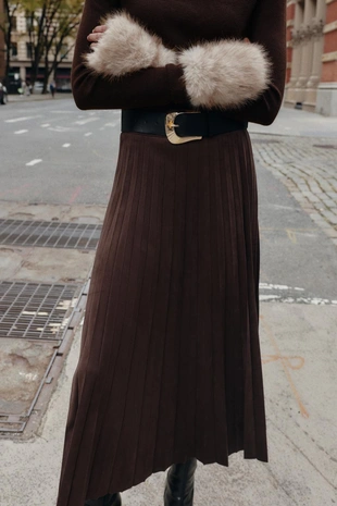 Плиссированная юбка миди из искусственной замши с ремнем- Заказать в России