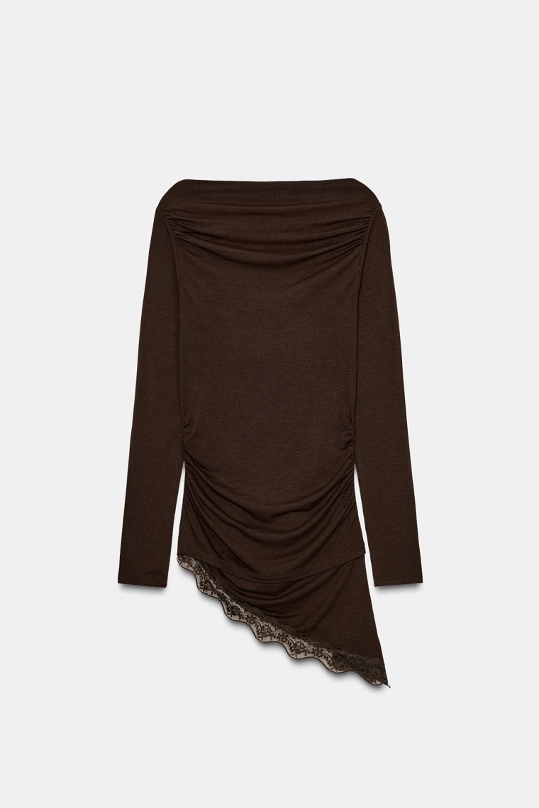 Футболка с кружевным асимметричным подолом