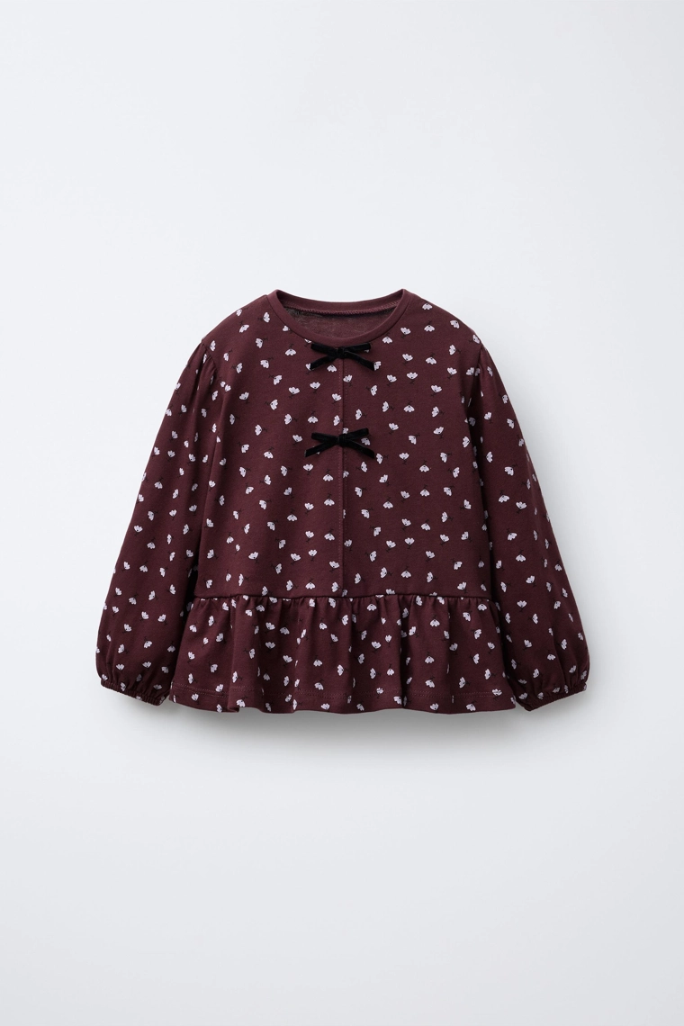 Футболка с цветочным принтом и бантом из вельвета