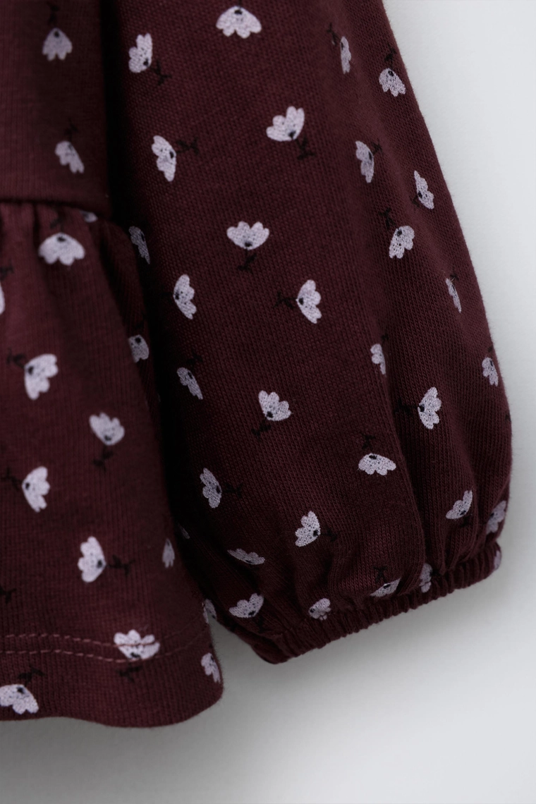 Футболка с цветочным принтом и бантом из вельвета