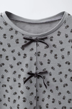 Футболка с цветочным принтом и бархатным бантом