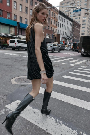 Короткое бархатное платье-баллон- Заказать в России