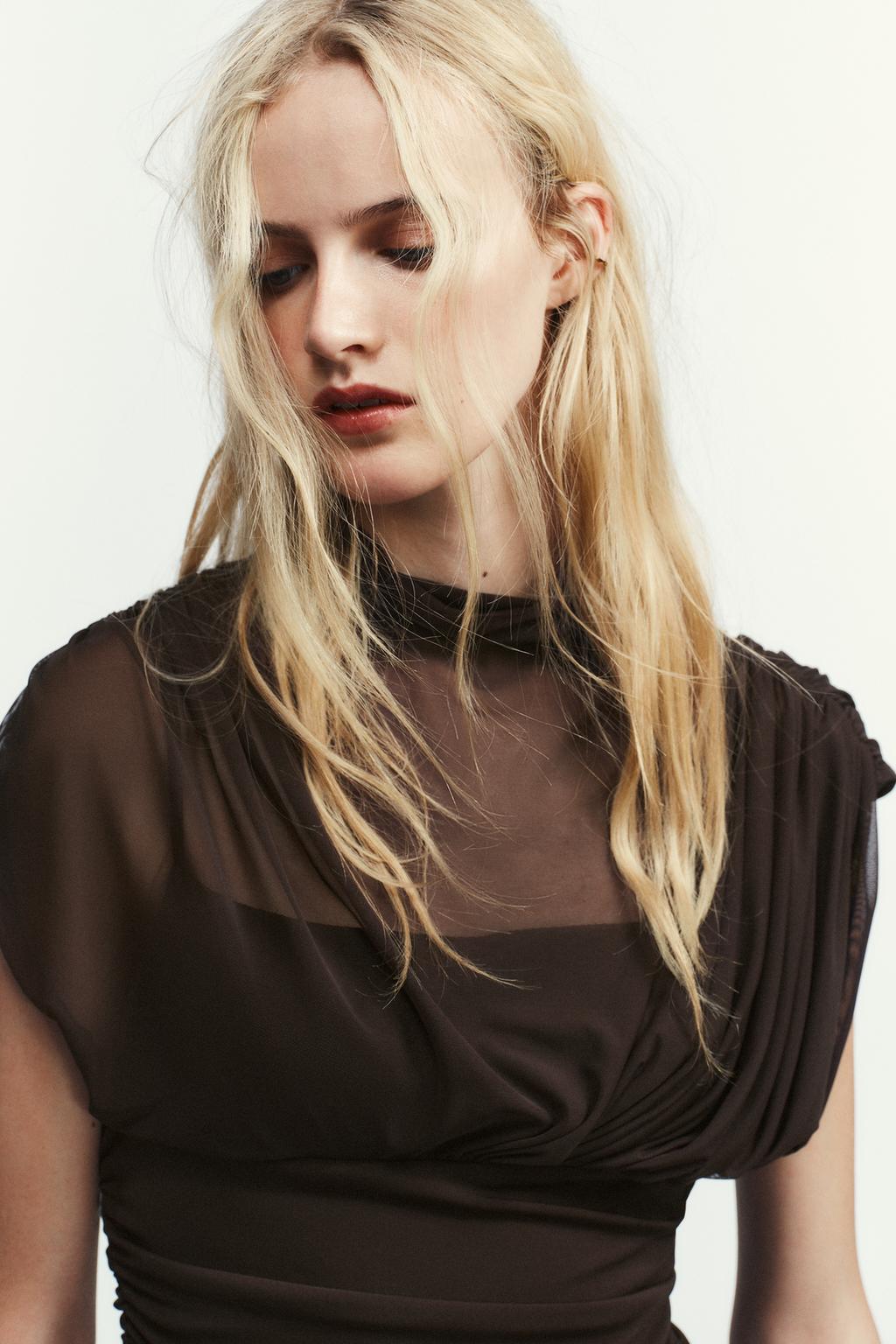 КОМБИНИРОВАННОЕ ПЛАТЬЕ МИДИ СО СБОРКАМИ