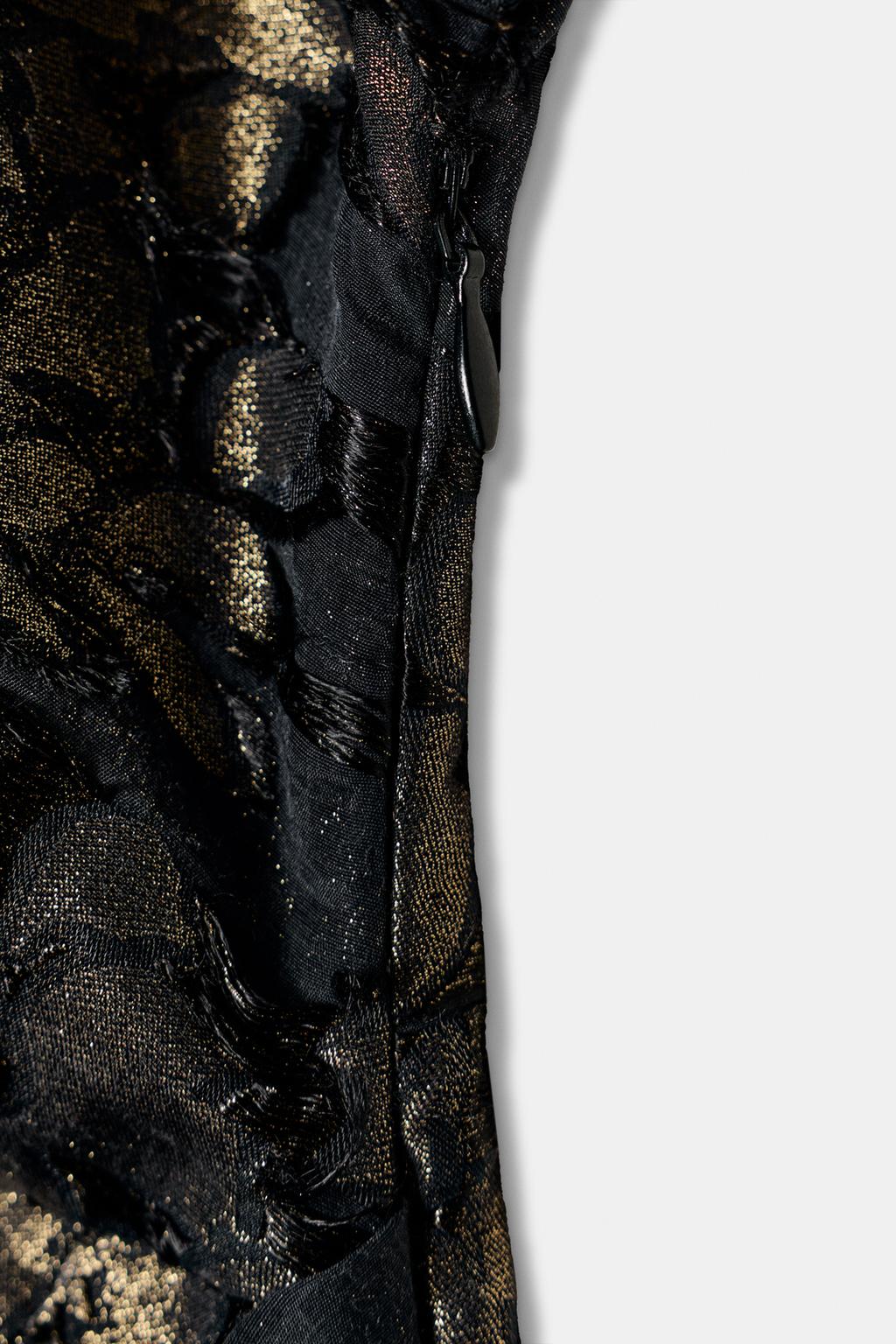 ПЛАТЬЕ МИДИ ИЗ БЛЕСТЯЩЕЙ ТКАНИ СО СБОРКАМИ