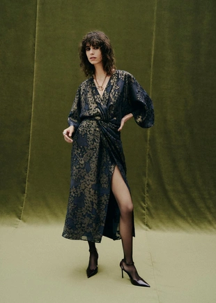 Платье миди из блестящей ткани со сборками- Заказать в России