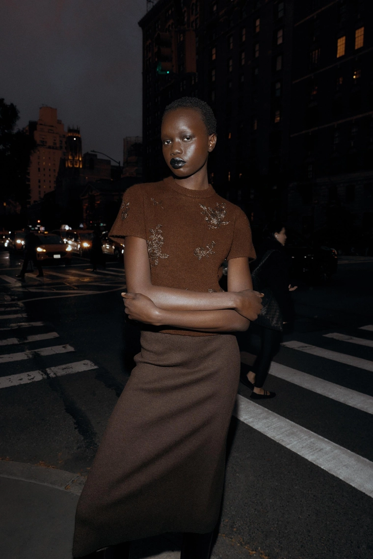 Свитер с короткими рукавами и бисером