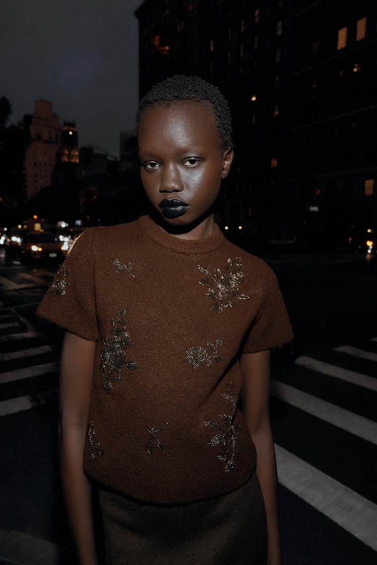 Свитер с короткими рукавами и бисером