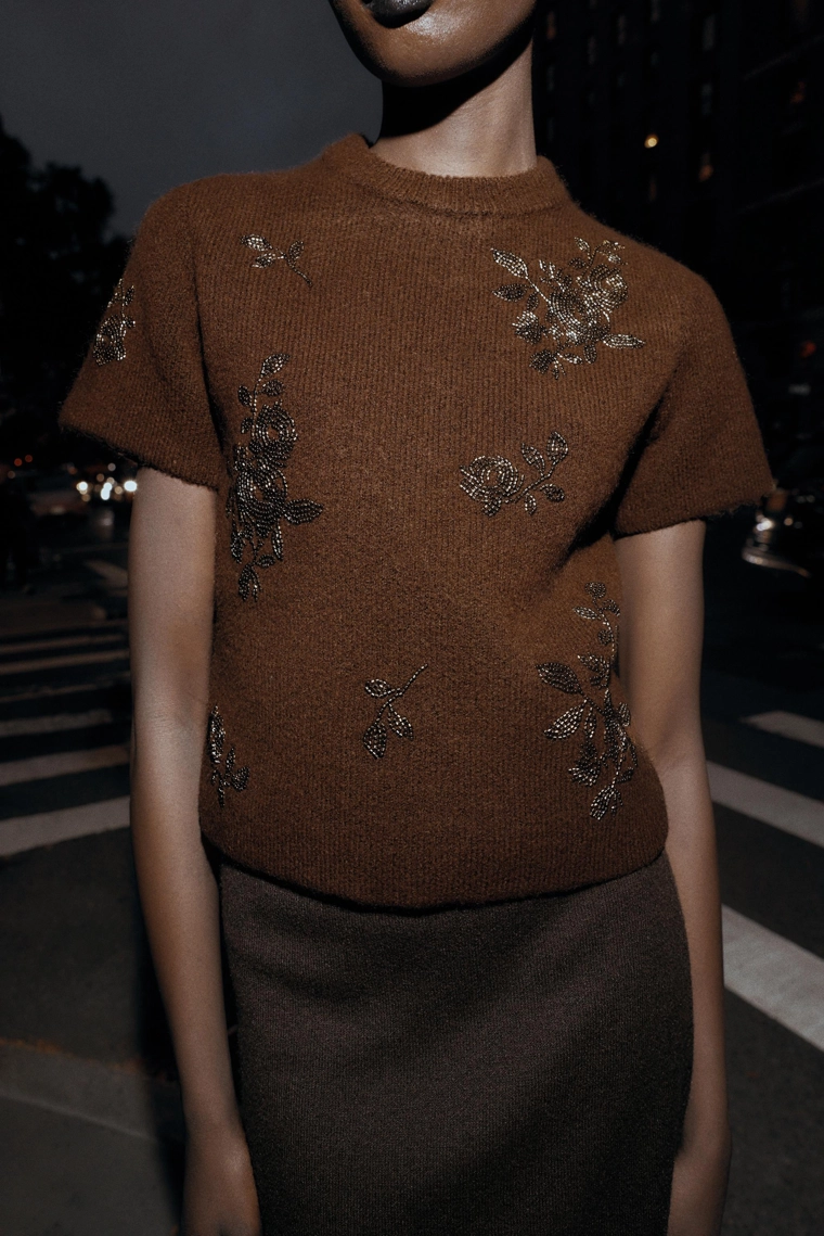 Свитер с короткими рукавами и бисером