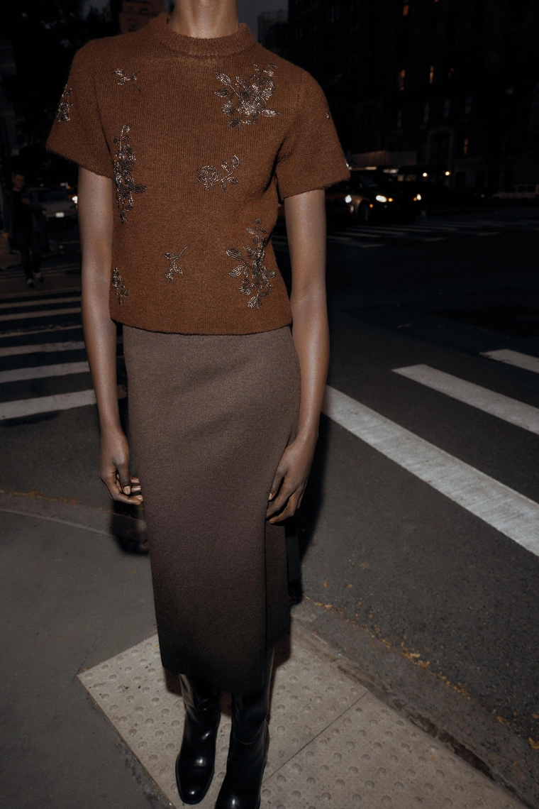 Свитер с короткими рукавами и бисером