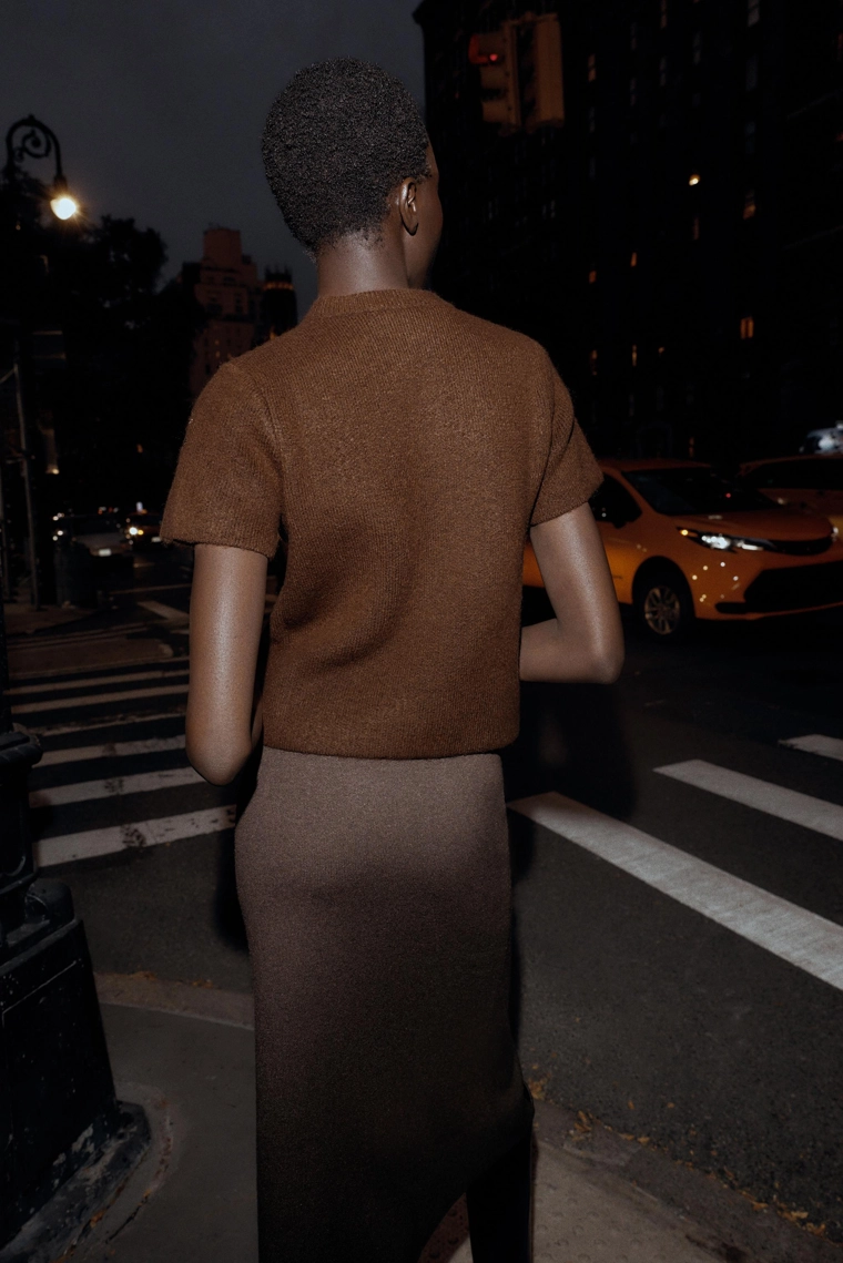 Свитер с короткими рукавами и бисером