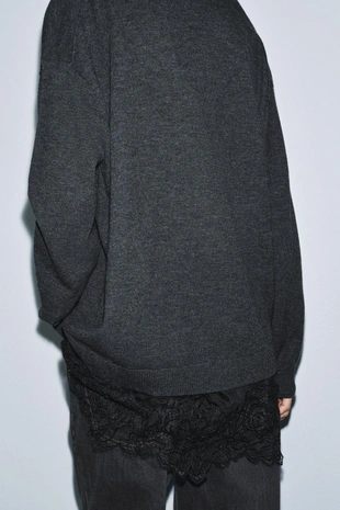 Длинный свитер с контрастным кружевом- Заказать в России