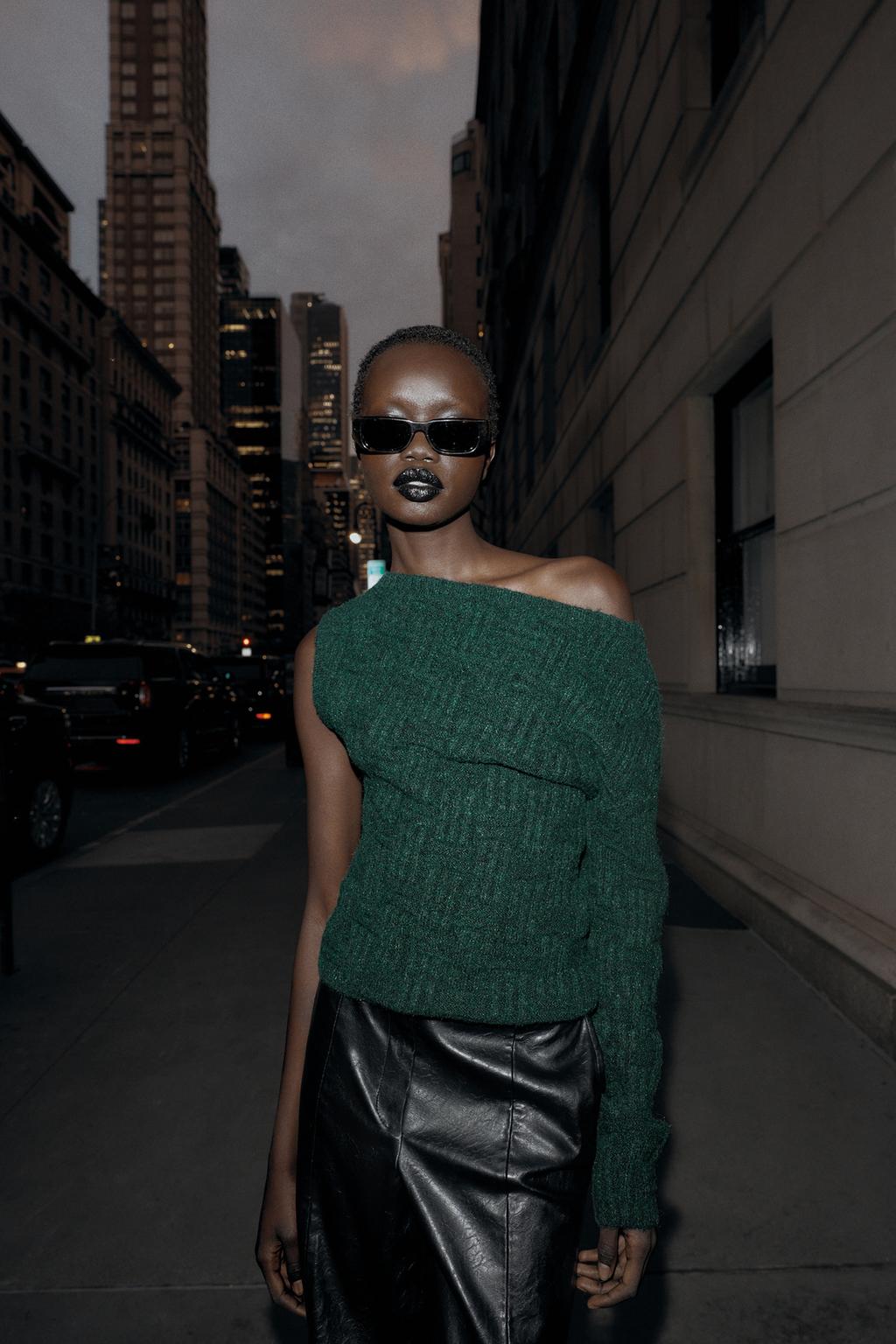 АСИММЕТРИЧНЫЙ СВИТЕР С РЕЛЬЕФНЫМ УЗОРОМ