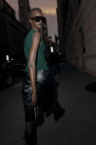 Асимметричный свитер с рельефным узором- Заказать в России