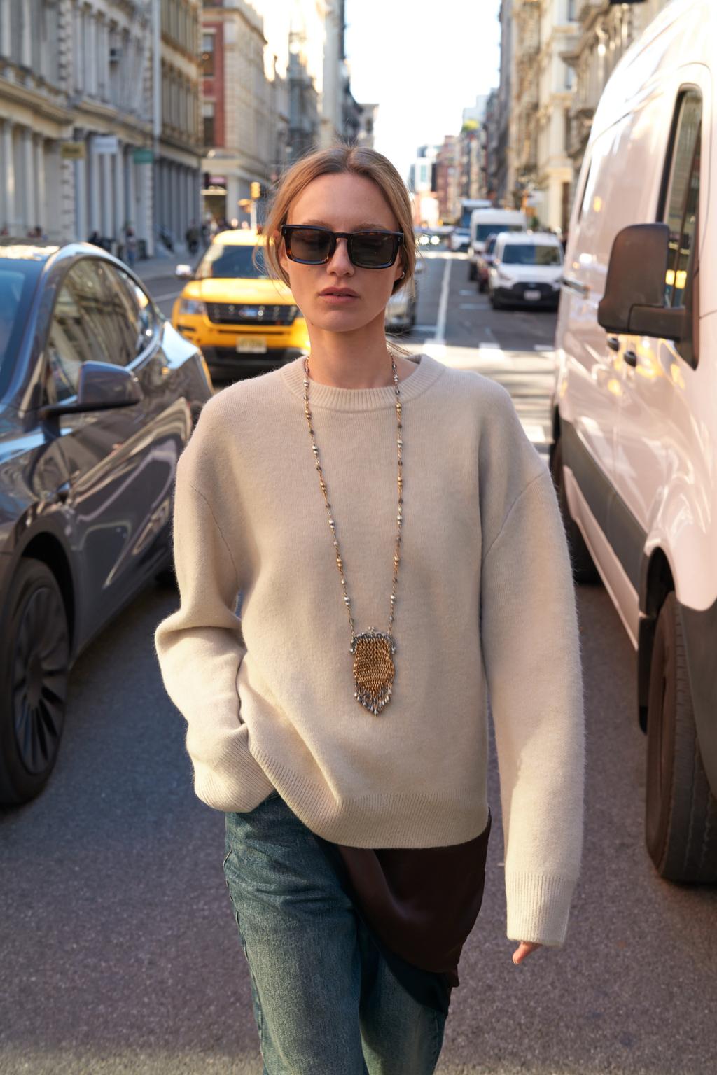 ОДНОТОННЫЙ СВИТЕР