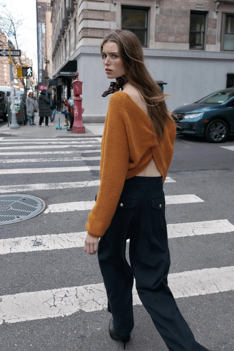 Вязанный свитер с завязкой на спине