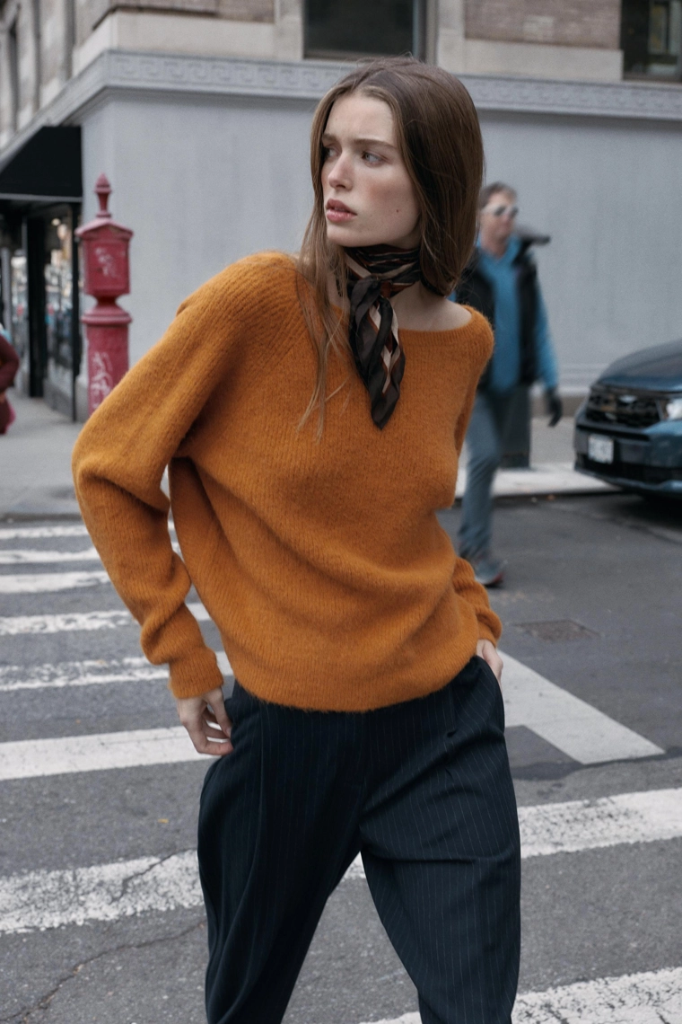 Вязанный свитер с завязкой на спине