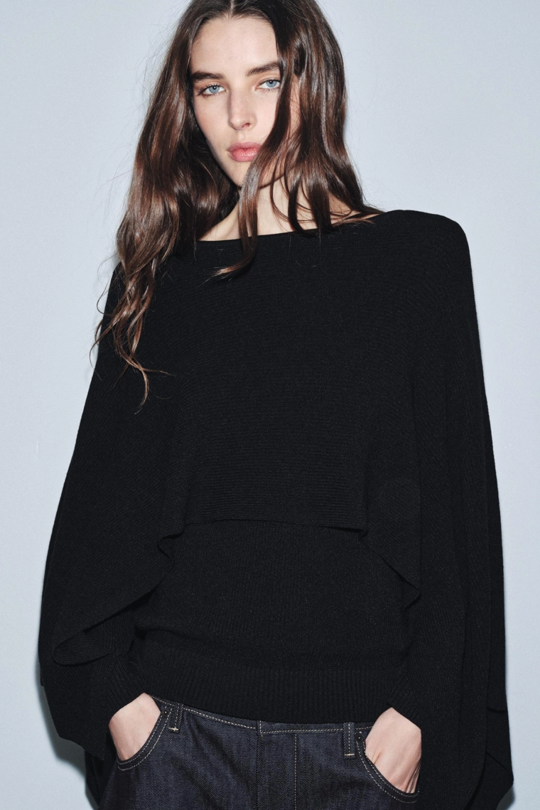 Вязанный свитер с накидкой