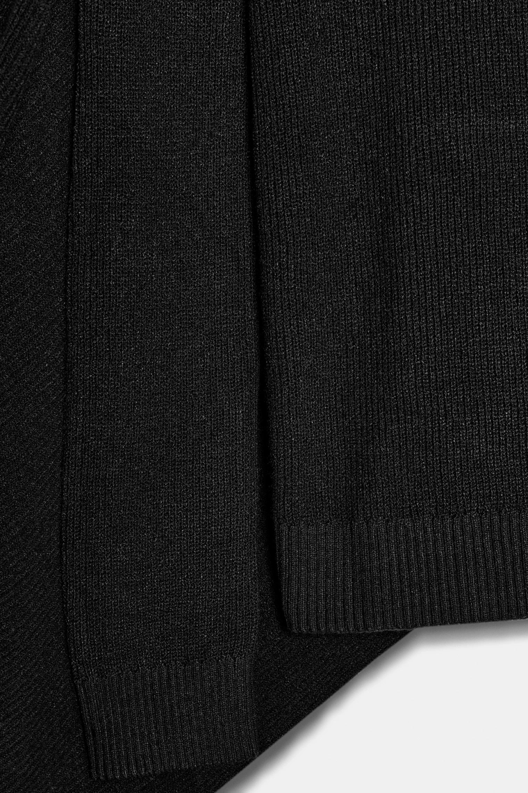 Вязанный свитер с накидкой