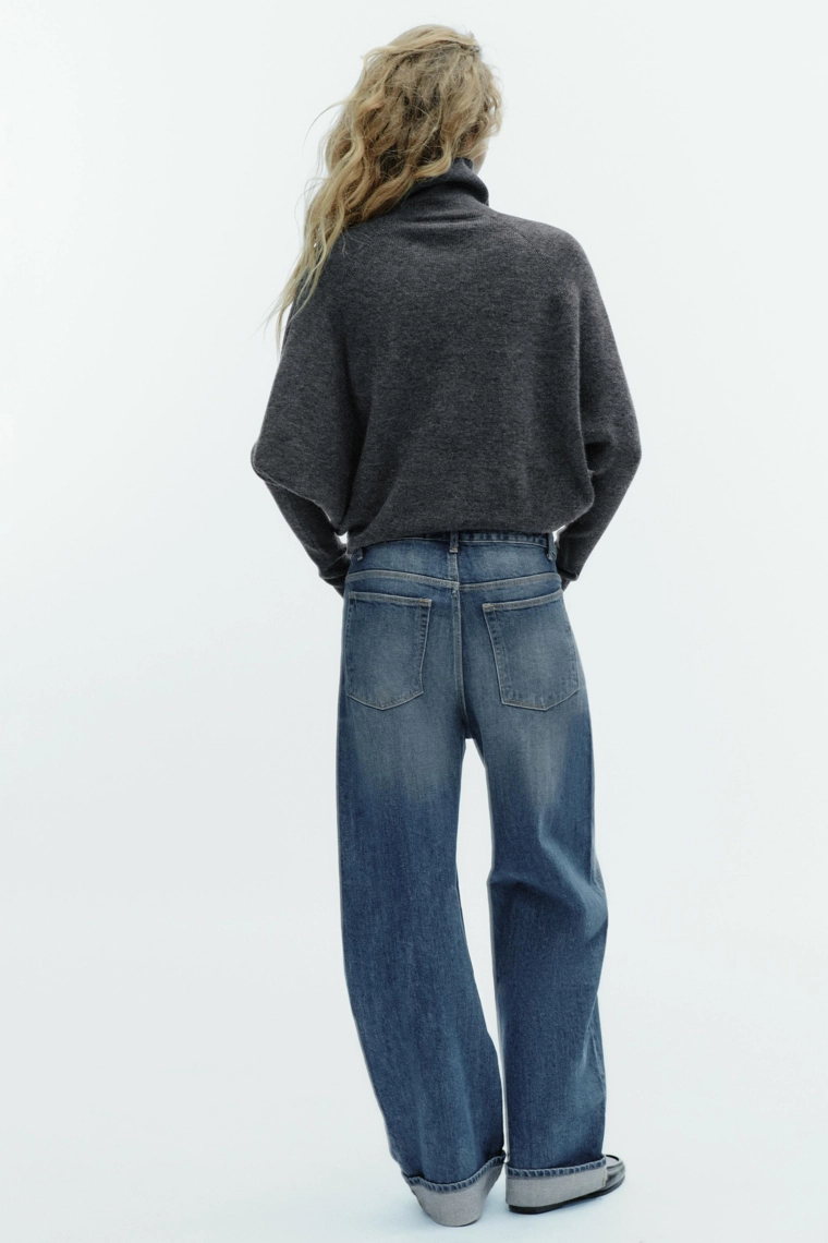 Водолазка с втачными плечами и широкими рукавами