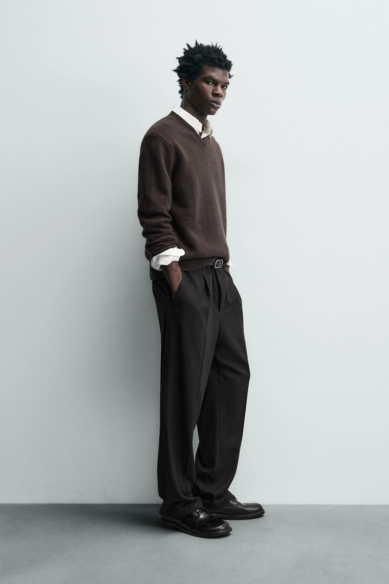 Водолазка из 100% шерсти с v-образным вырезом, limited edition