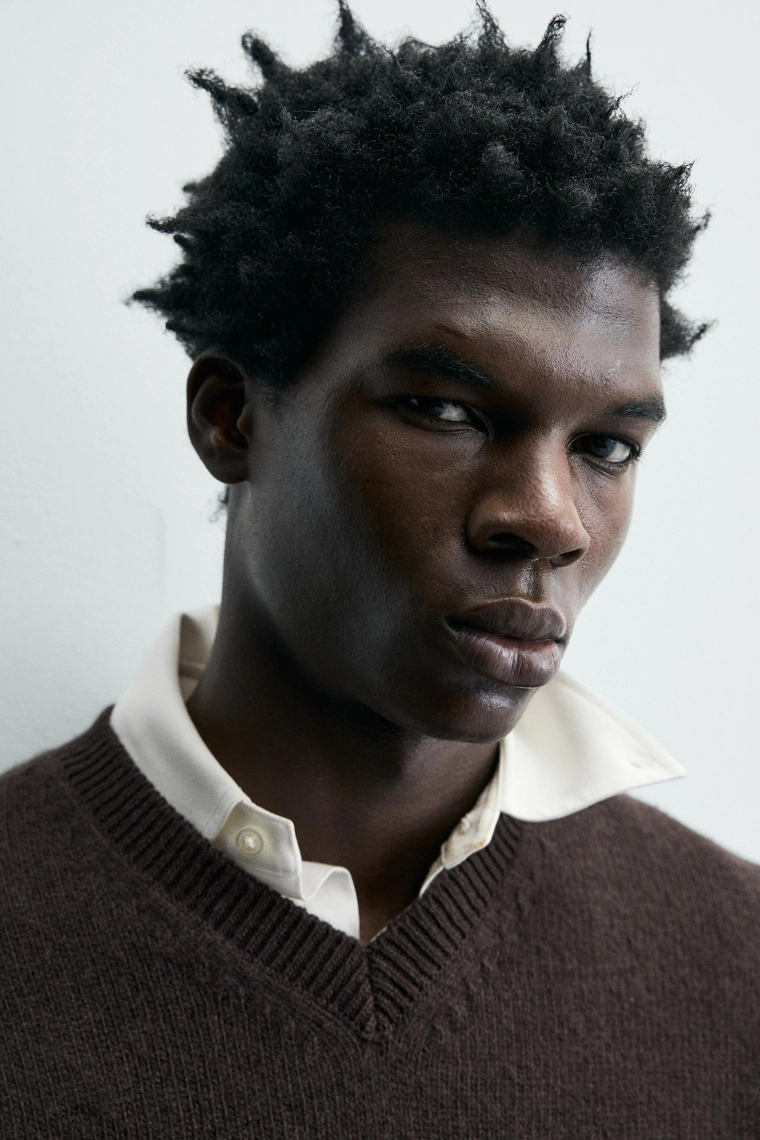 Водолазка из 100% шерсти с v-образным вырезом, limited edition