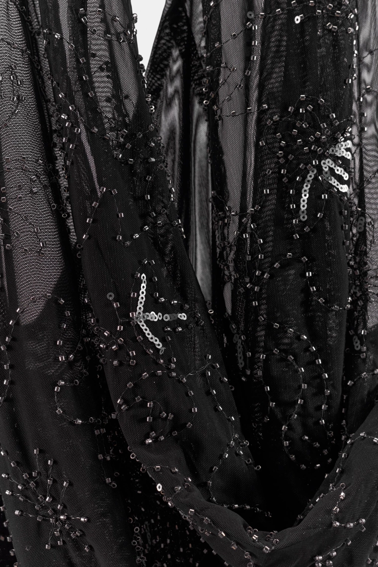 Топ с вышивкой бисером на шее