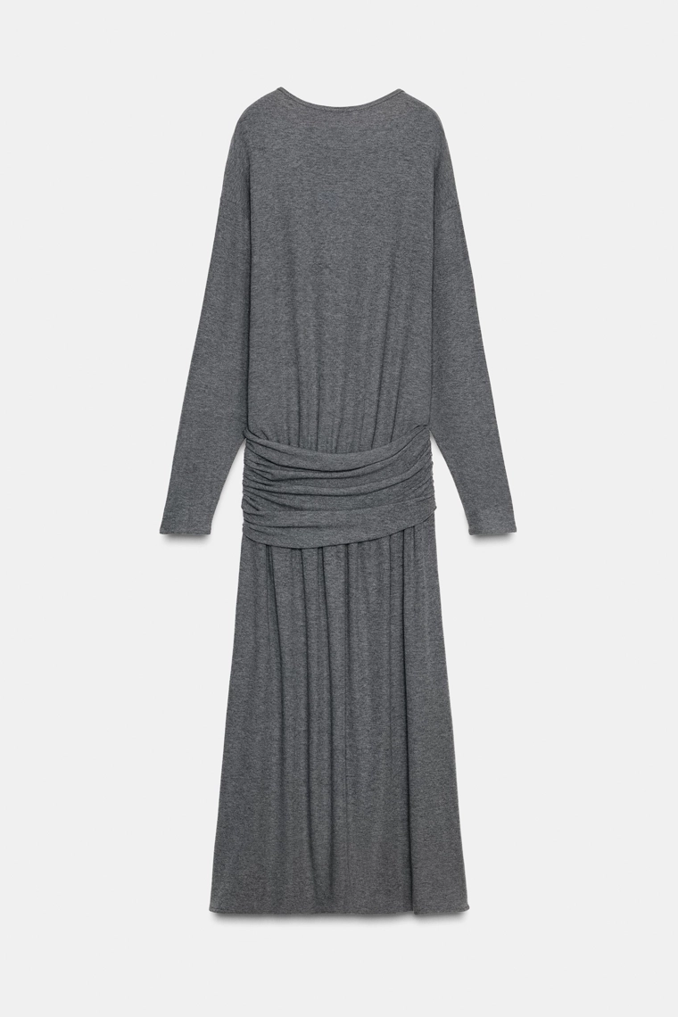 Мягкое платье с поясом