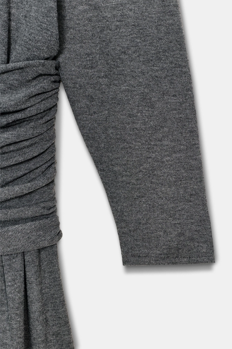 Мягкое платье с поясом