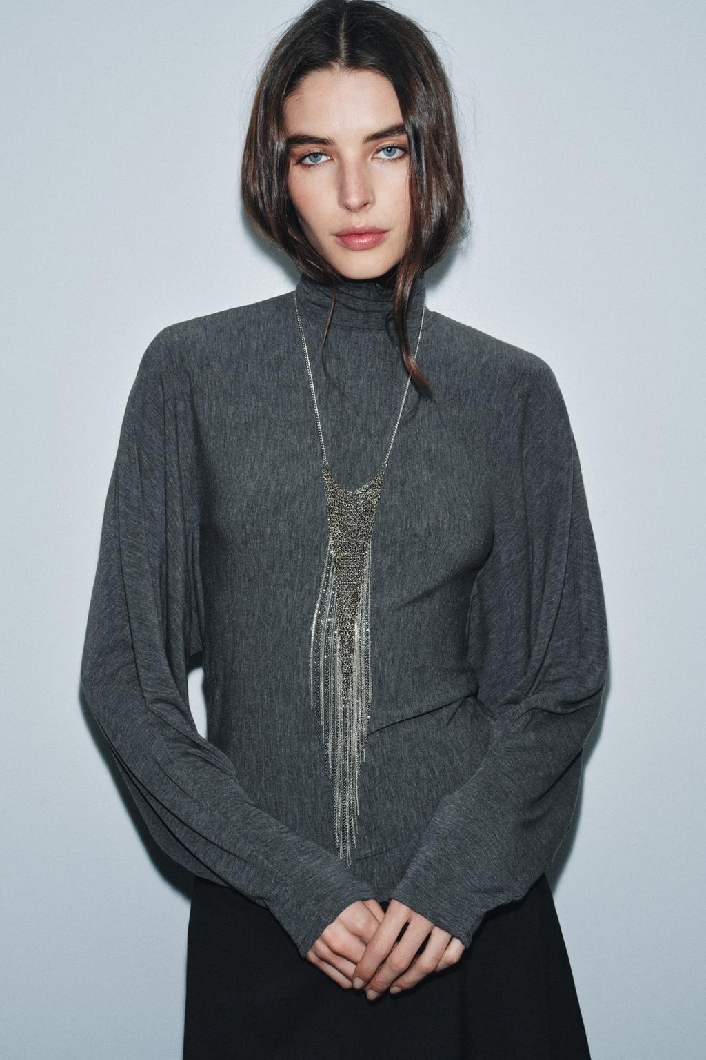 ФУТБОЛКА С ВОРОТНИКОМ-СТОЙКОЙ