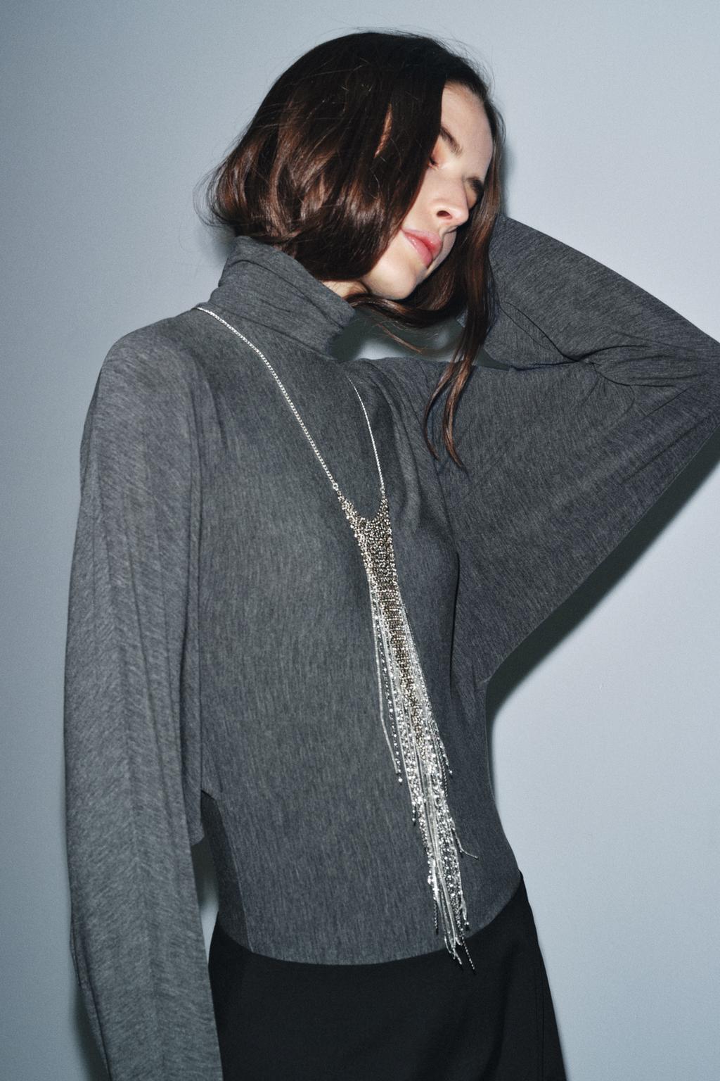 ФУТБОЛКА С ВОРОТНИКОМ-СТОЙКОЙ