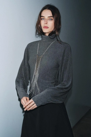 Футболка с воротником-стойкой- Заказать в России