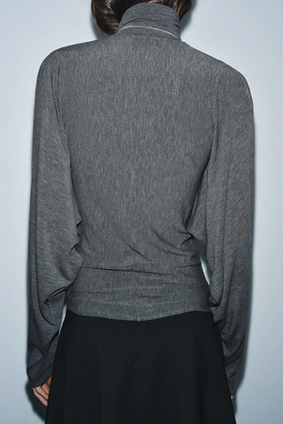 Футболка с воротником-стойкой- Заказать в России