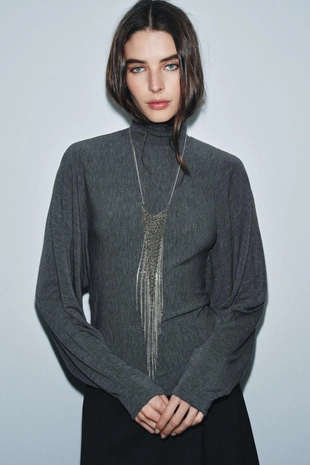 Футболка с воротником-стойкой- Заказать в России