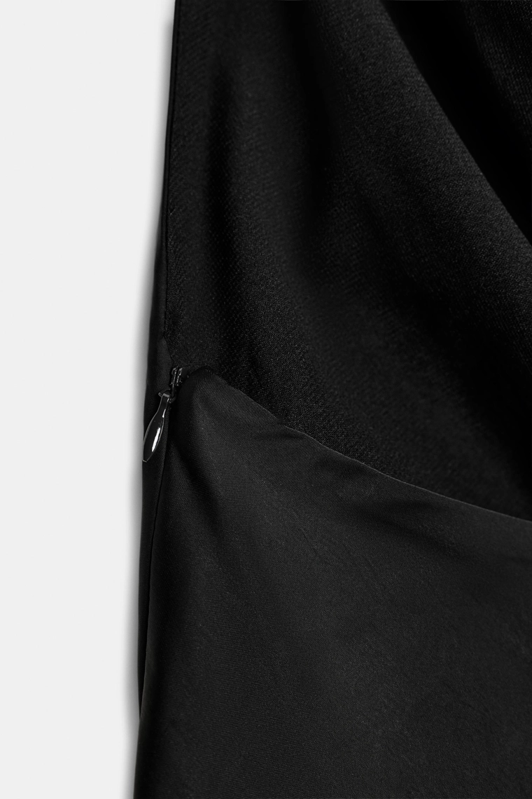 Топ-майка из атласа с подвесными бисерами