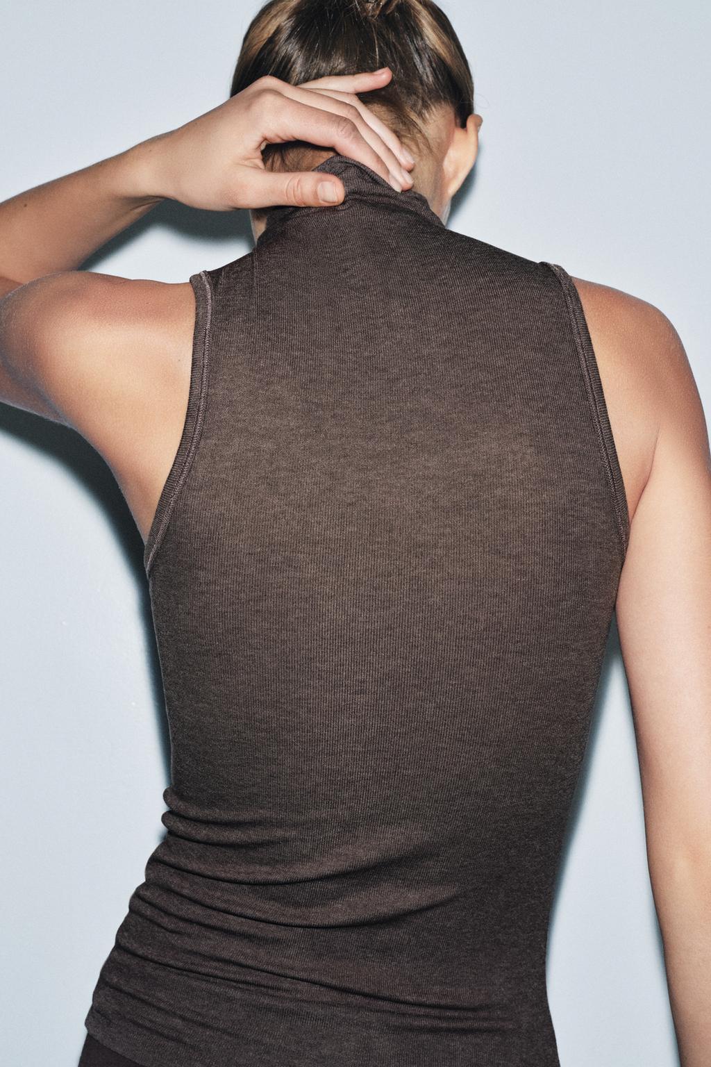 ТОП С ВЫСОКИМ ВОРОТНИКОМ И БЕЗ РУКАВОВ