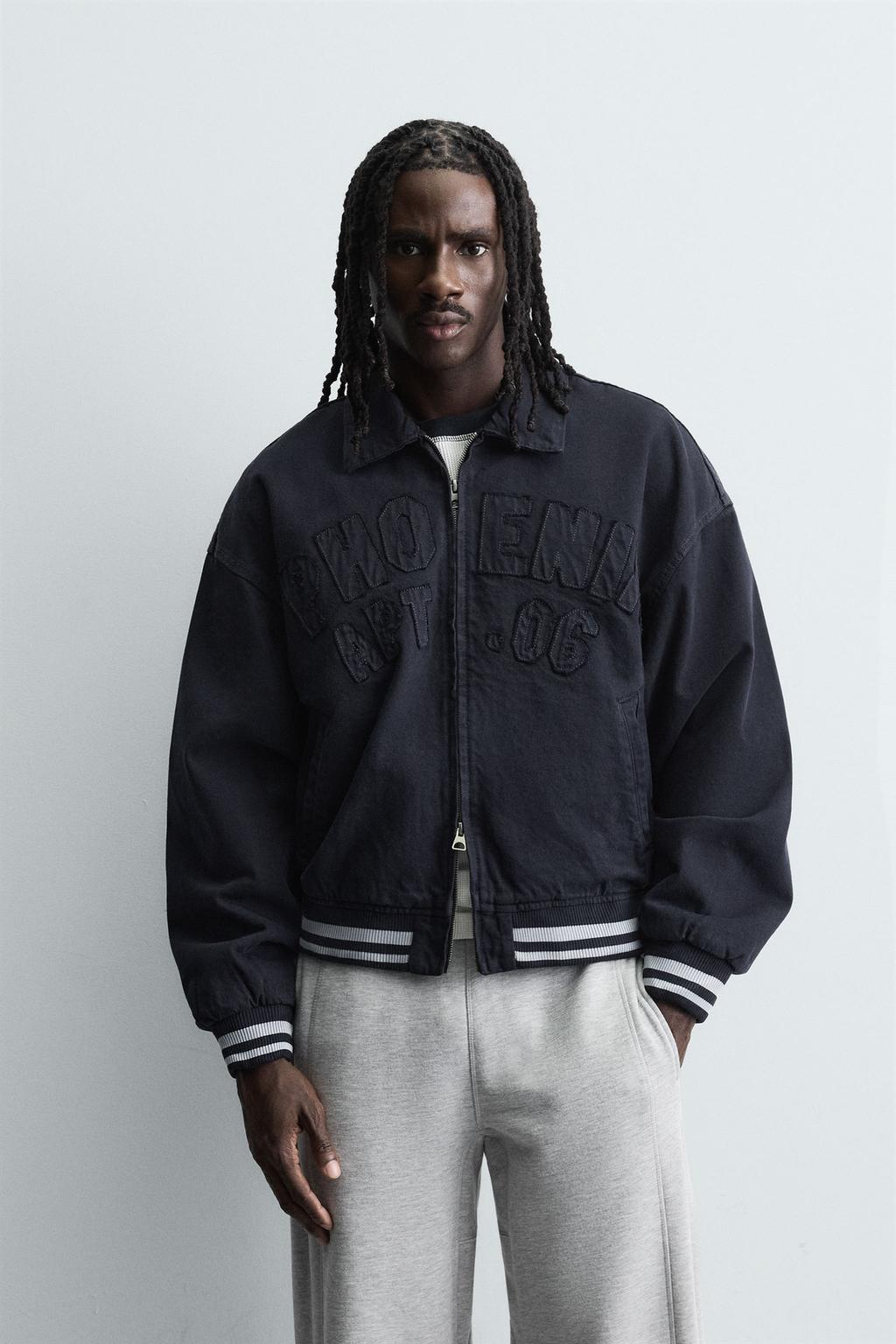 Бомбер с нашивками