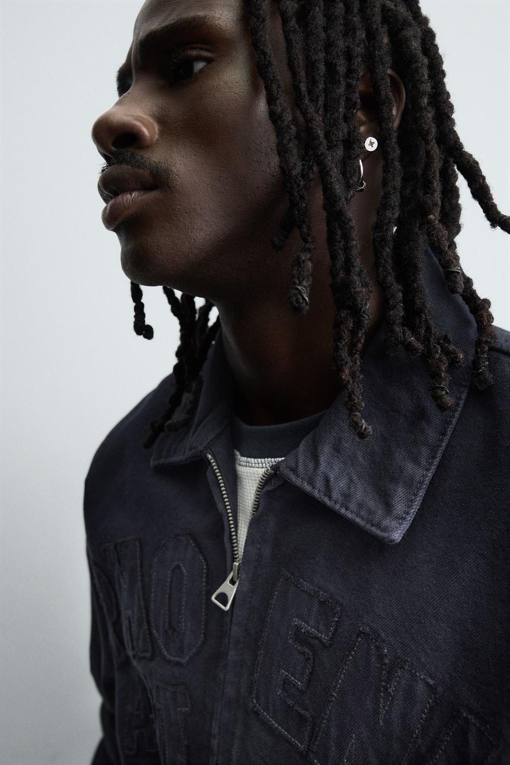 Бомбер с нашивками