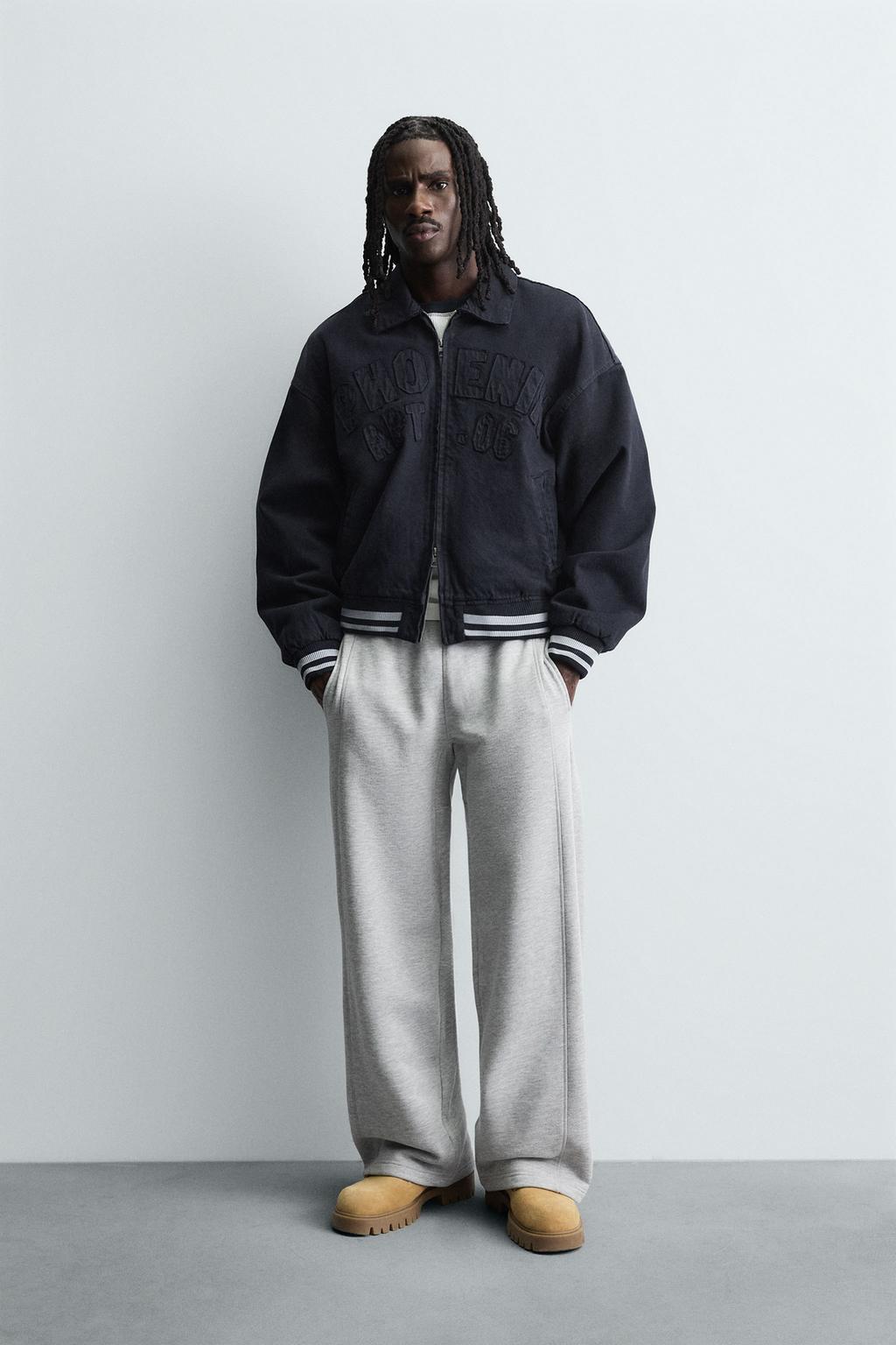 Бомбер с нашивками