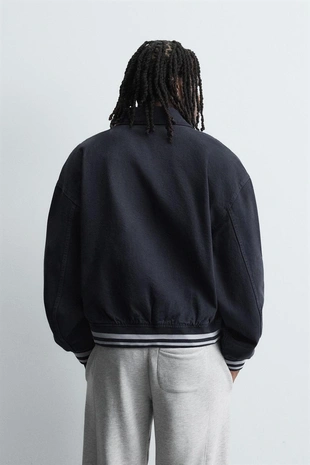 Бомбер с нашивками- Заказать в России