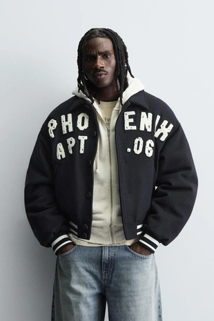 Утепленный бомбер с нашивками- Заказать в России