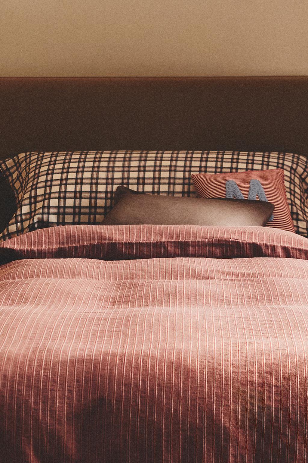 Детское покрывало на подушку с рождественской полоской