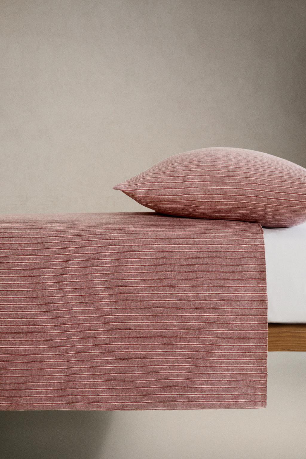 Детское покрывало на подушку с рождественской полоской