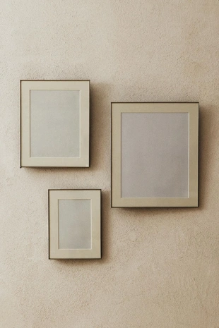 Фоторамка с тонкой серебристой рамкой- Заказать в России