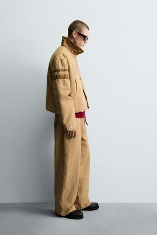 Укороченная куртка с вышитой нашивкой NFL WASHINGTON COMMANDERS- Заказать в России